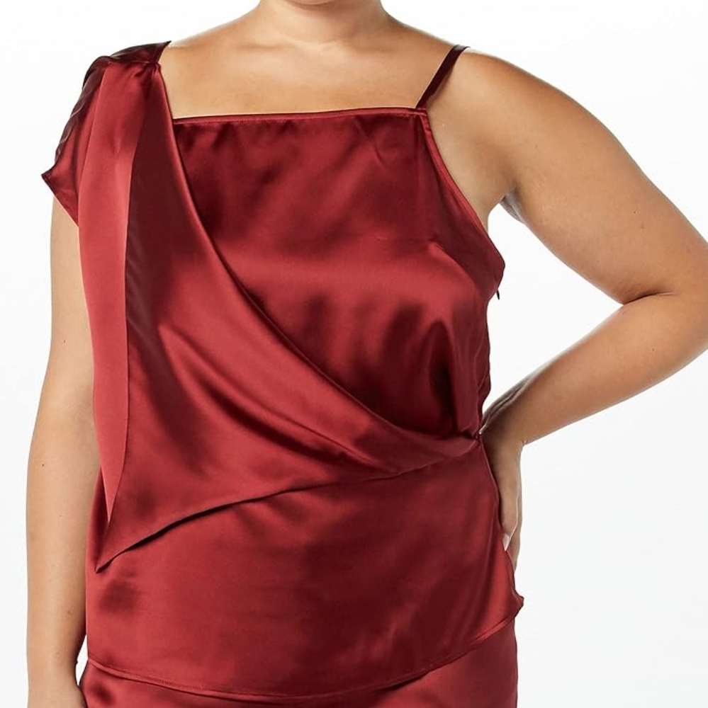 MAKING THE CUT Women's One Sleeve Asymmetrical Strappy Top- medium